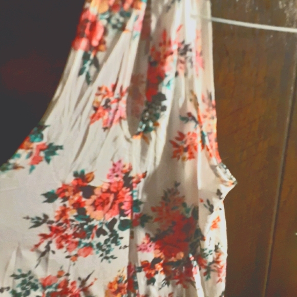 BEaUTIFUL HALTER TOP❤4/20 - Picture 2 of 3